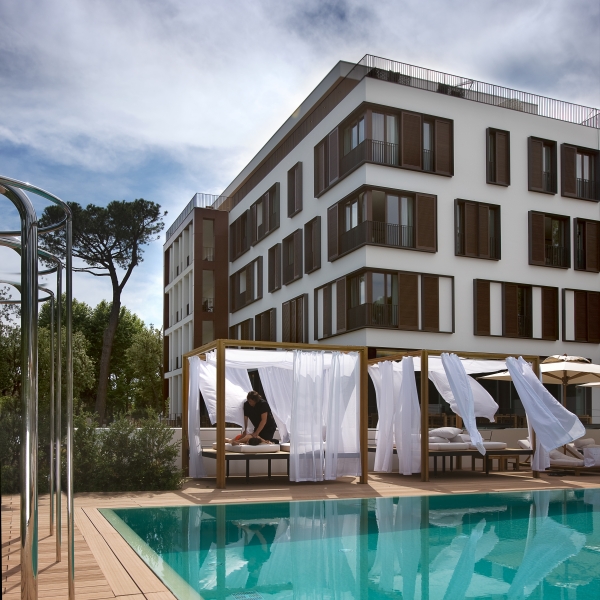  by Klaus Muller - Forte dei Marmi, Italy - Belvedere Arredamento